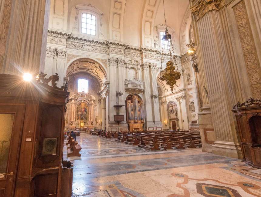 Cattedrale di San Pietro Bologna interieur kerken bologna