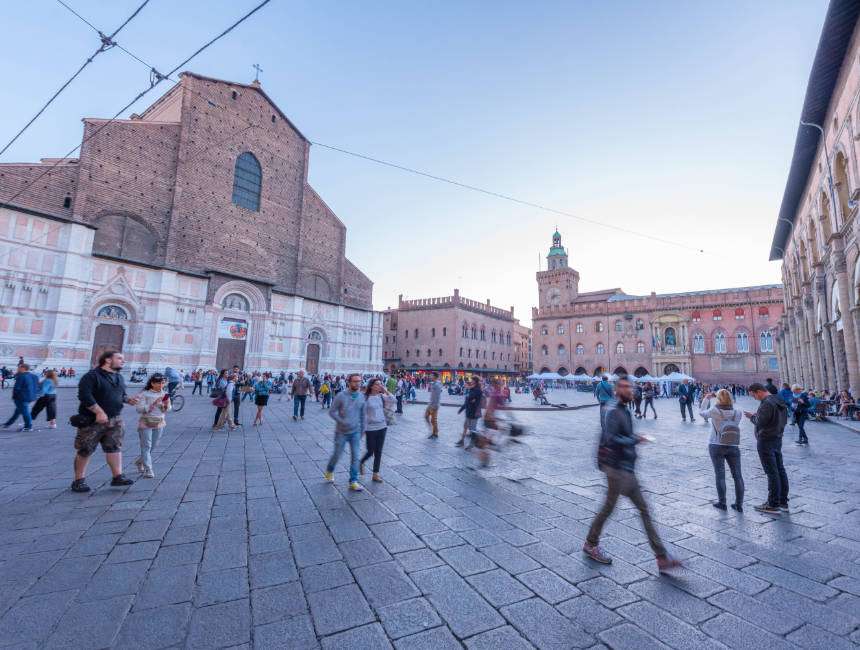 piazza maggiore bologna bezienswaardigheden