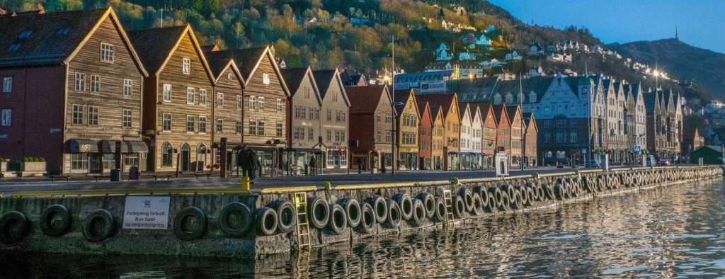 De bekende haven van Bergen, Bryggen, staat op de UNESCO werelderfgoedlijst.