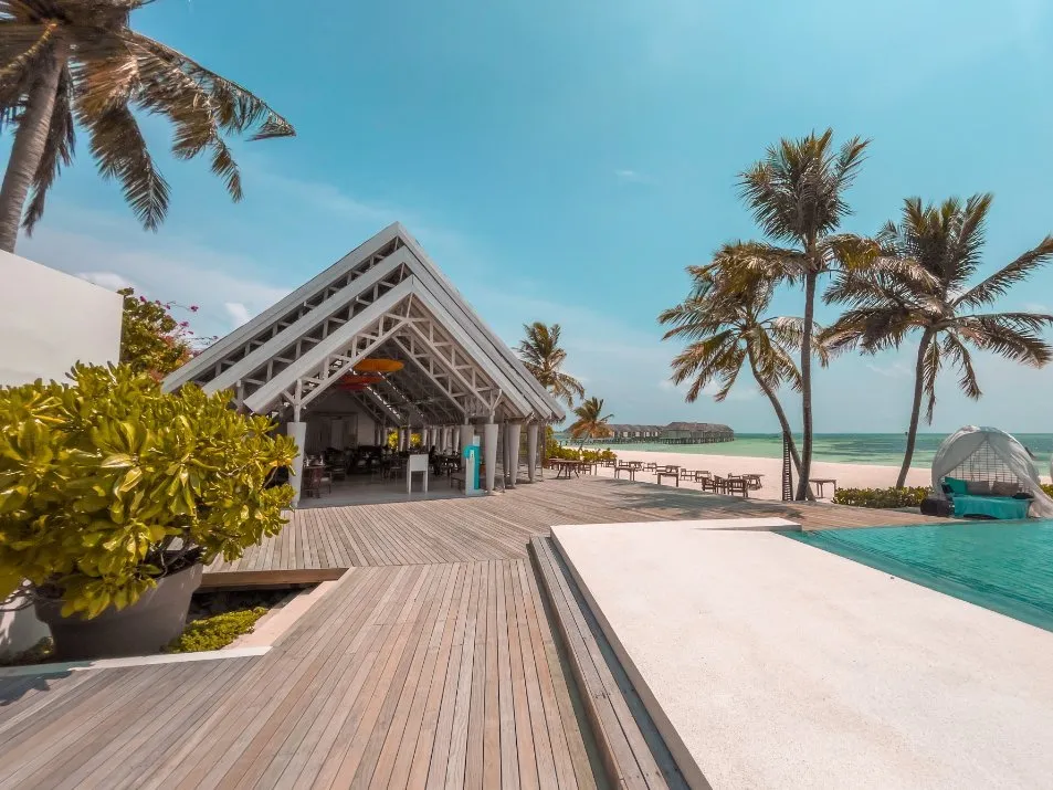 lux south ari atoll restaurant