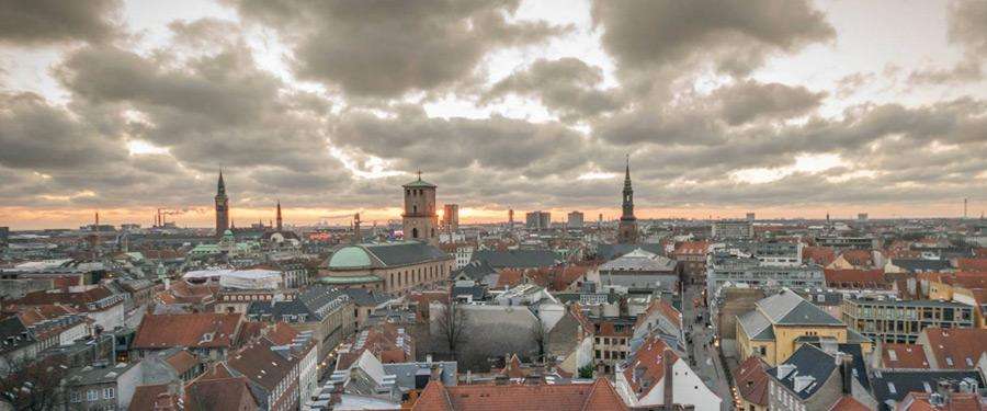 De skyline van Kopenhagen, gezien vanop de